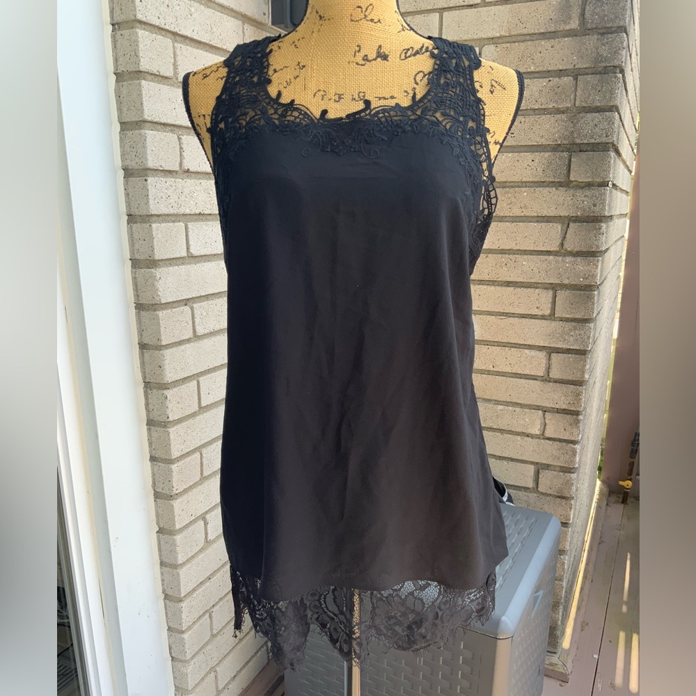NWT!  Truly Poppy Arachna lace blouse Size Medium